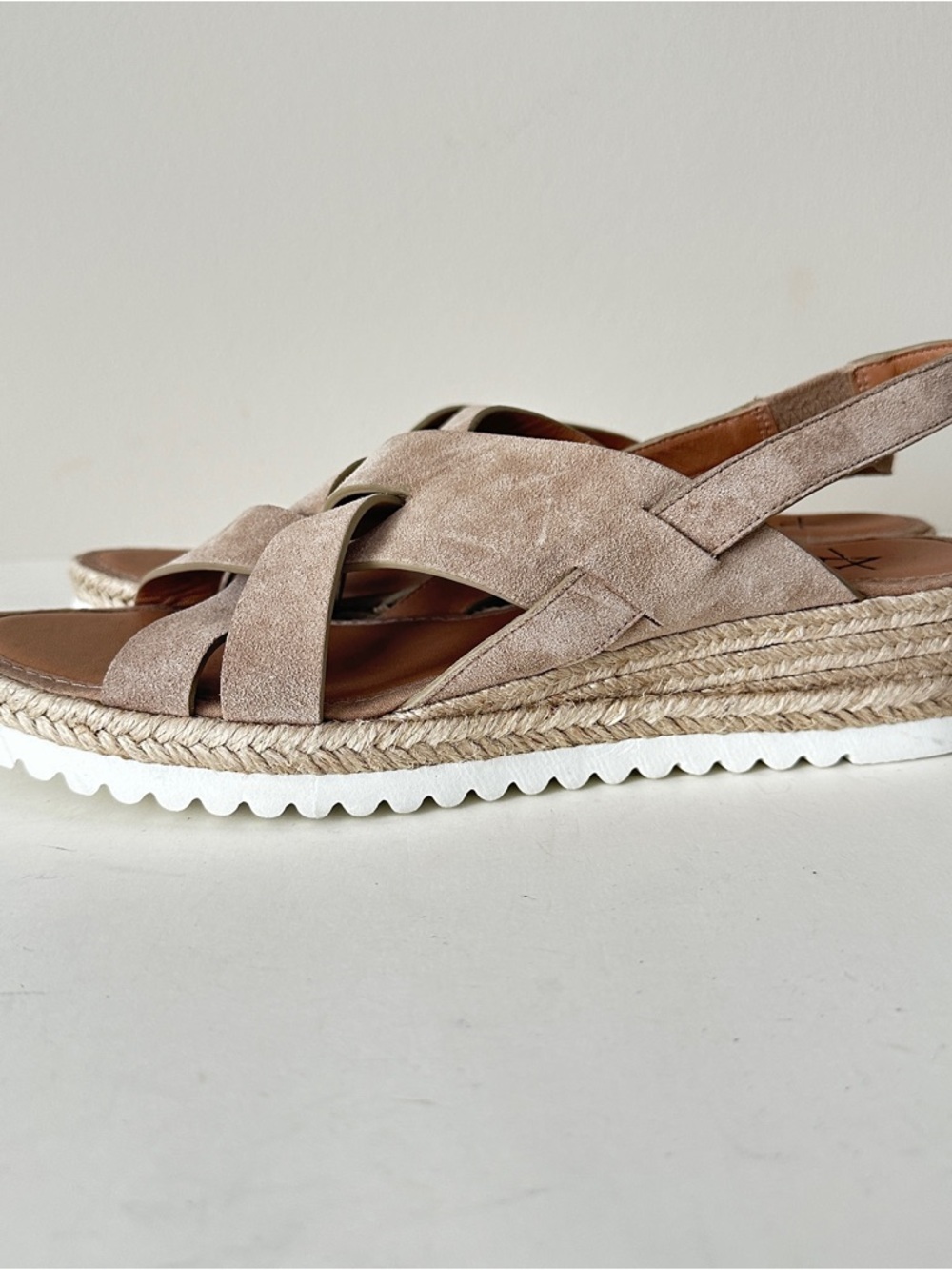 NEW Aquatalia Amaya Water Repellent Taupe Suede Espadrille Sandals, Sz 9M